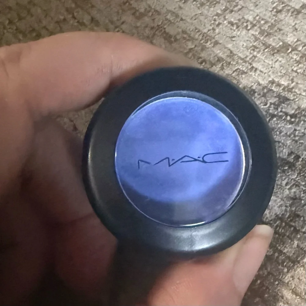 MAC Cosmetics preowned item